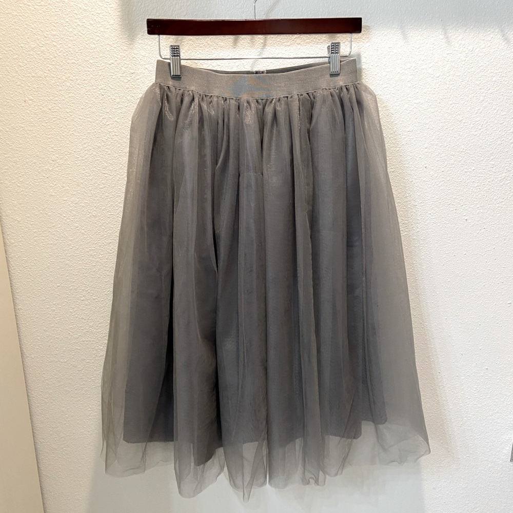 Mid length grey tulle skirt